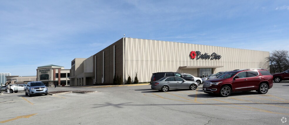 2500 N Mayfair Rd, Wauwatosa, WI à louer - Photo de l’immeuble – Image 2 sur 15