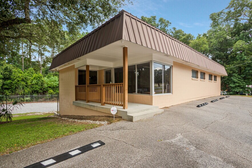 6900 Fairfield Dr, Pensacola, FL à vendre - Photo de l’immeuble – Image 2 sur 18