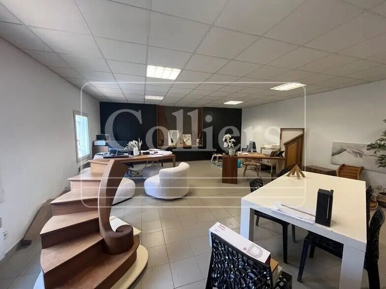 Local d’activités dans Aubagne à louer - Photo intérieure – Image 3 sur 3