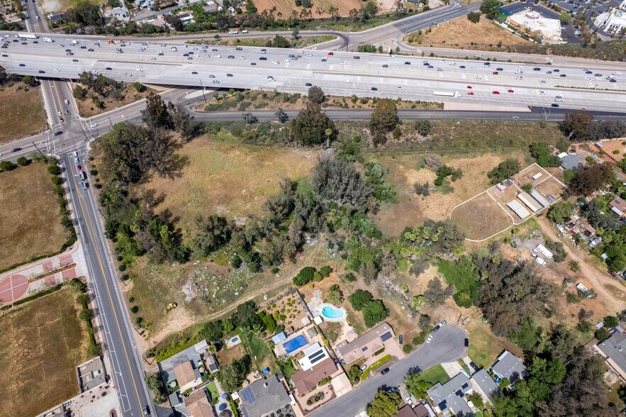 2200 Felicita Ave, Escondido, CA à vendre - Photo de l’immeuble – Image 2 sur 4