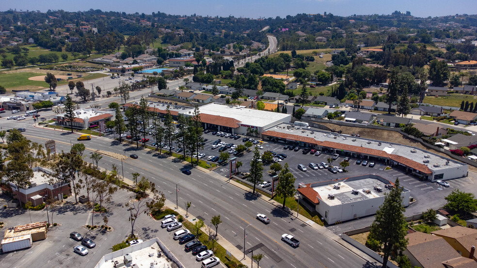 19756 Colima Rd, Rowland Heights, CA à louer - Photo de l’immeuble – Image 1 sur 9