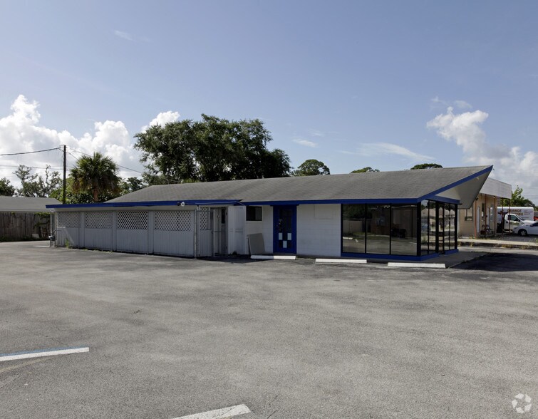 4261 S Hopkins Ave, Titusville, FL à vendre - Photo de l’immeuble – Image 2 sur 3