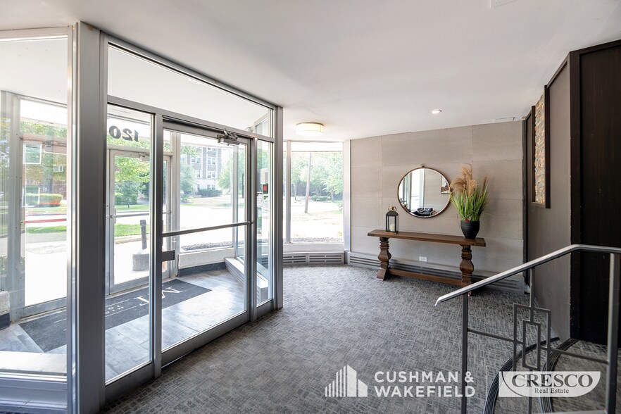 12050 Lake Ave, Lakewood, OH à vendre - Photo de l’immeuble – Image 3 sur 31