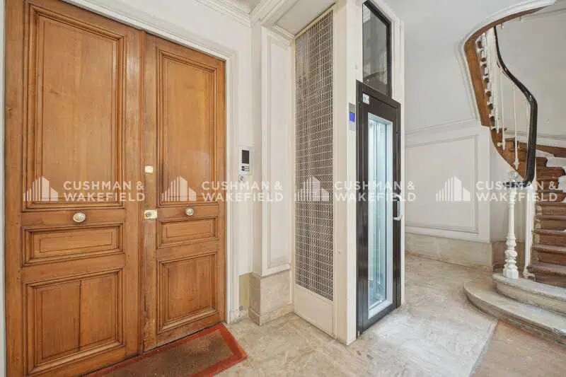 5 Rue Frédéric Bastiat, Paris à louer - Photo de l’immeuble – Image 1 sur 1