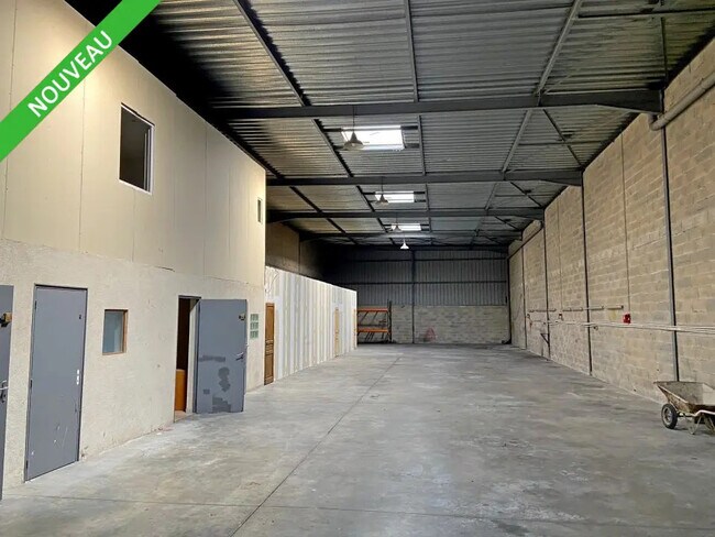 Plus de détails pour Bureau, Industriel/Logistique à louer