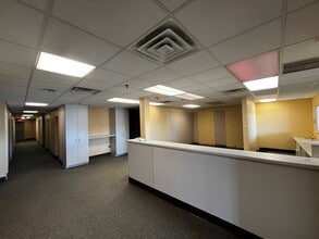 98-122 E Rt-59, Nanuet, NY à louer Photo intérieure– Image 2 sur 8
