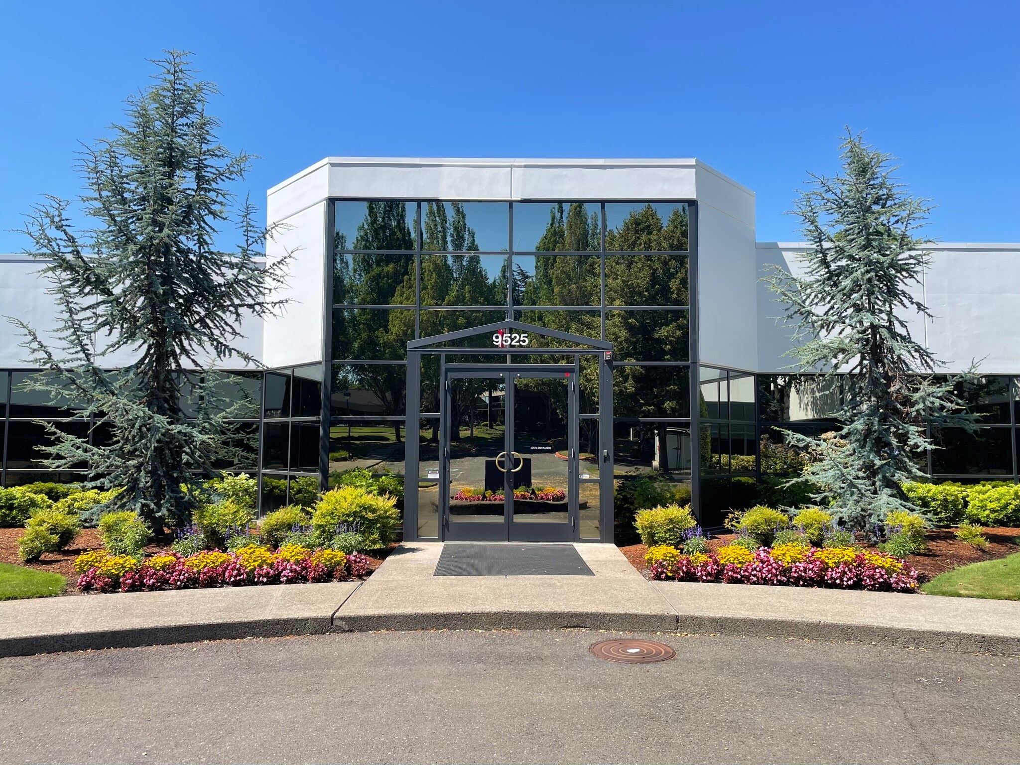 9700-9746 SW Nimbus Ave, Beaverton, OR à louer Photo de l’immeuble– Image 1 sur 2