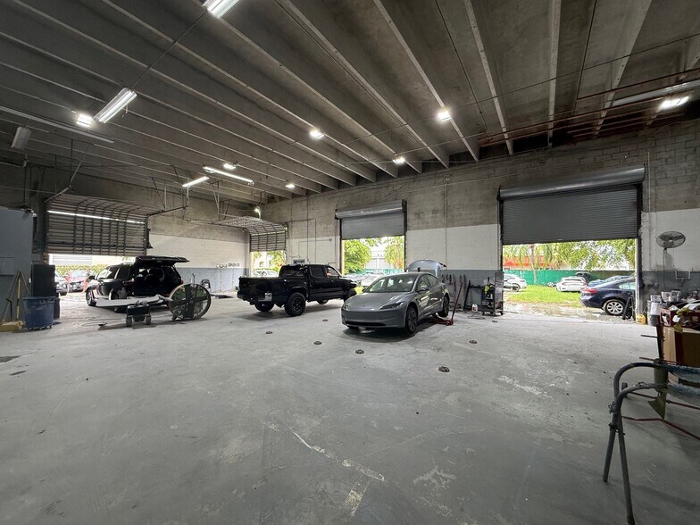 13301 SW 131st St, Miami, FL à louer - Photo de l’immeuble – Image 2 sur 9