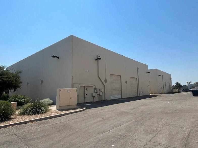 3443 W Earll Dr, Phoenix, AZ à louer - Photo de l’immeuble – Image 2 sur 12