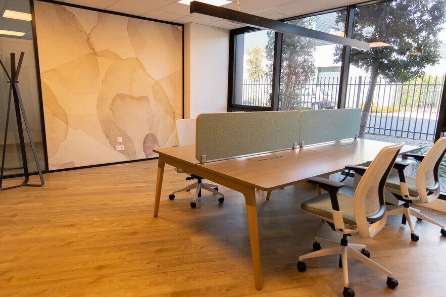 Bureau dans Mauguio à louer - Photo de l’immeuble – Image 1 sur 19