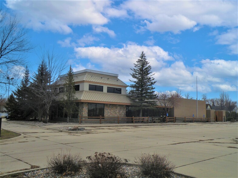 926 Central Ave NW, East Grand Forks, MN à louer - Photo de l’immeuble – Image 3 sur 3