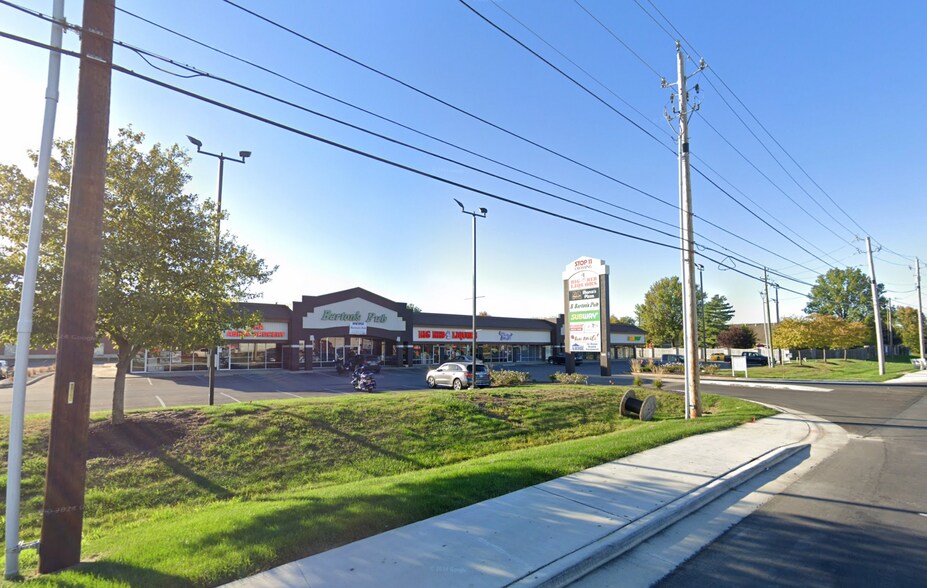 7930 S Emerson Ave, Indianapolis, IN à louer - Photo de l’immeuble – Image 2 sur 7