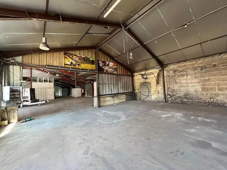 Industriel/Logistique dans Civens à vendre - Photo de l’immeuble – Image 3 sur 3