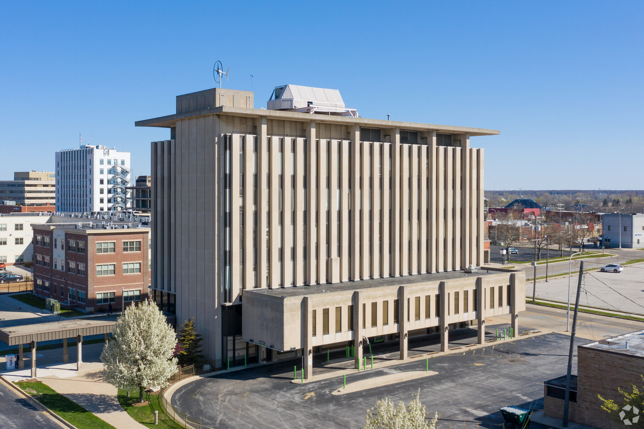 221 W Webster Ave, Muskegon, MI à louer Photo principale– Image 1 sur 5