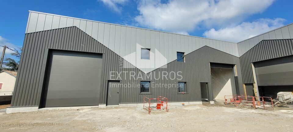 Local d'activités dans Saint-Étienne-la-Varenne à vendre - Photo de l’immeuble – Image 2 sur 5