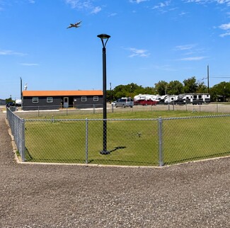 Plus de détails pour 212 Air Base Rd, Tye, TX - Logement à vendre