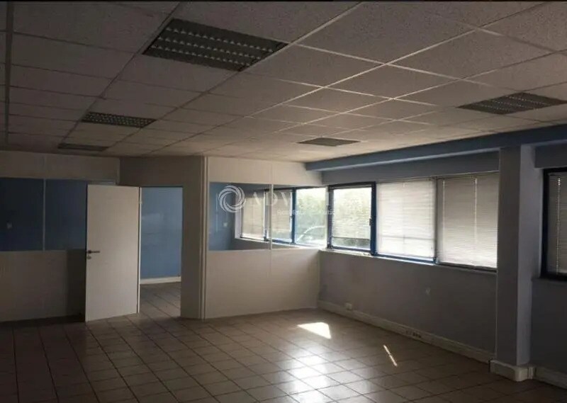 Bureau dans La Maxe à louer - Photo de l’immeuble – Image 2 sur 5