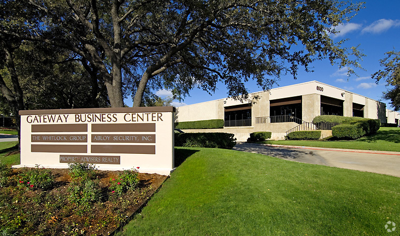 6015 Commerce Dr, Irving, TX à louer Photo principale– Image 1 sur 2