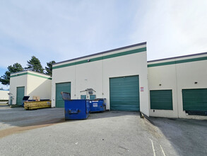 86 N Bend St, Coquitlam, BC à louer Photo de l’immeuble– Image 2 sur 4
