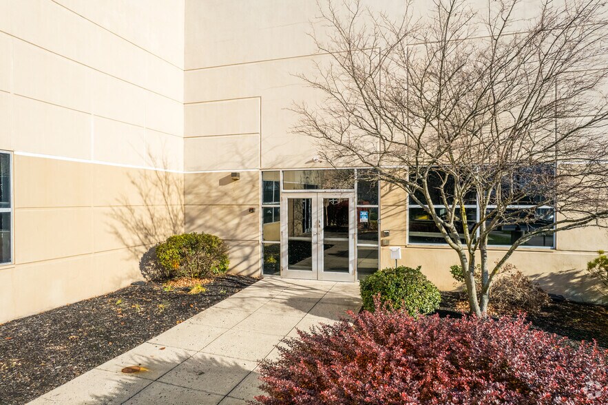 1000 Forge Ave, Norristown, PA à louer - Photo de l’immeuble – Image 3 sur 6