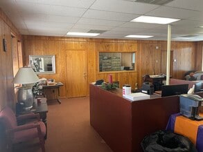 876 Loop 337, New Braunfels, TX à louer Photo de l’immeuble– Image 2 sur 2