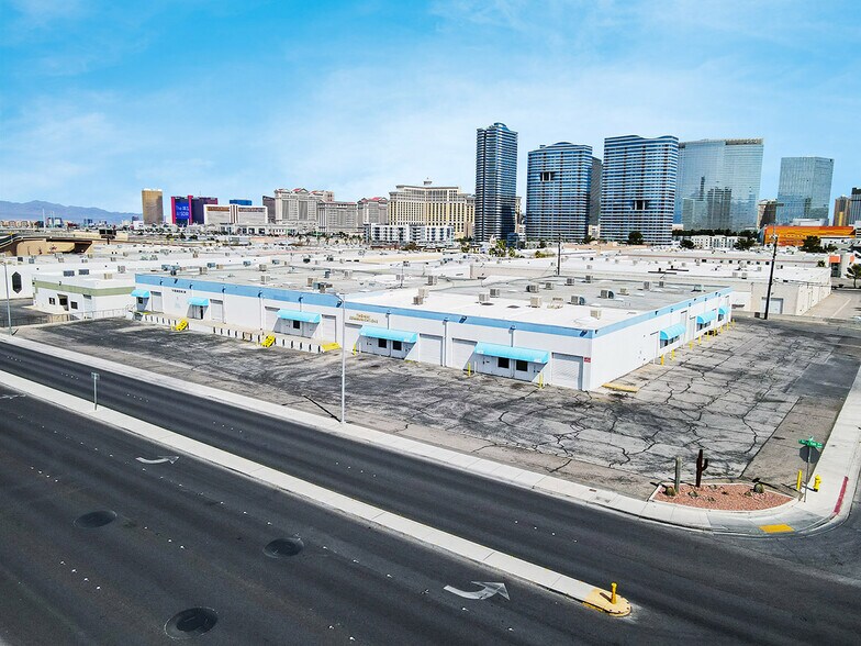 3730-3750 Tompkins Ave, Las Vegas, NV à louer - Photo de l’immeuble – Image 1 sur 10