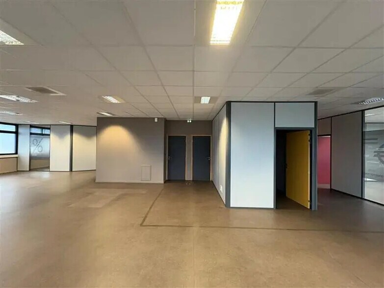 Bureau dans Fragnes-La Loyère à louer - Photo intérieure – Image 3 sur 10