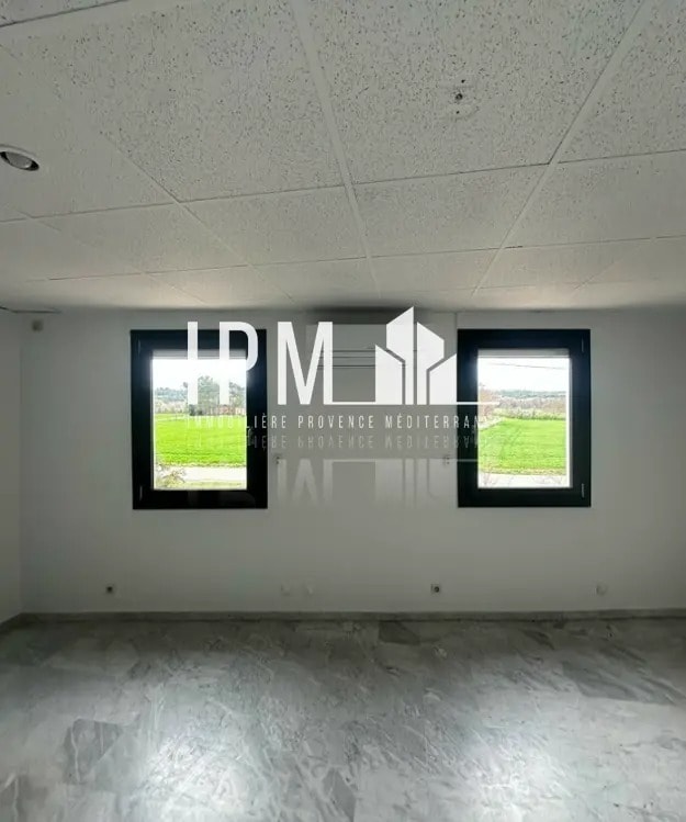 Plus de détails pour Local d'activités à louer