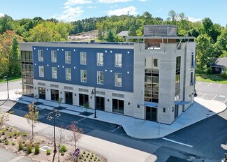 Plus de détails pour 11 Edgewater Cir, East Hampton, CT - Local commercial à louer