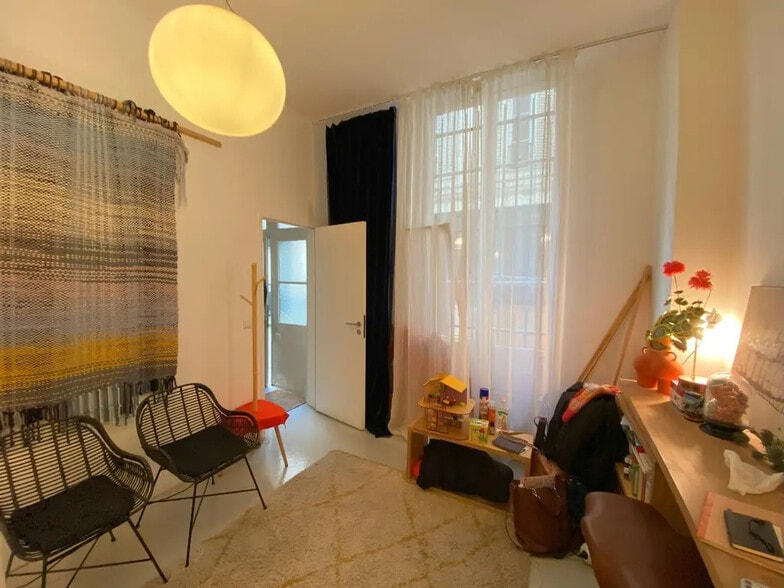 Local commercial dans Paris à louer - Photo de l’immeuble – Image 2 sur 7