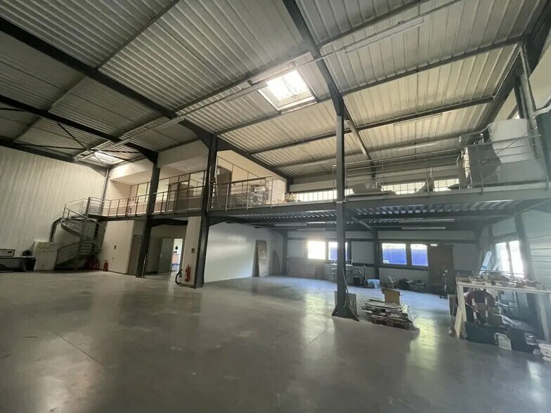 Local d’activités dans Veurey-Voroize à louer - Photo intérieure – Image 2 sur 10