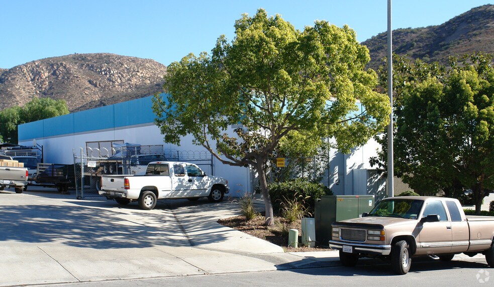 9303 Bond Ave, El Cajon, CA à louer - Photo de l’immeuble – Image 3 sur 6
