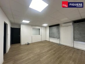 5 Voie D'Angleterre, Vitrolles à louer Photo de l’immeuble– Image 2 sur 7