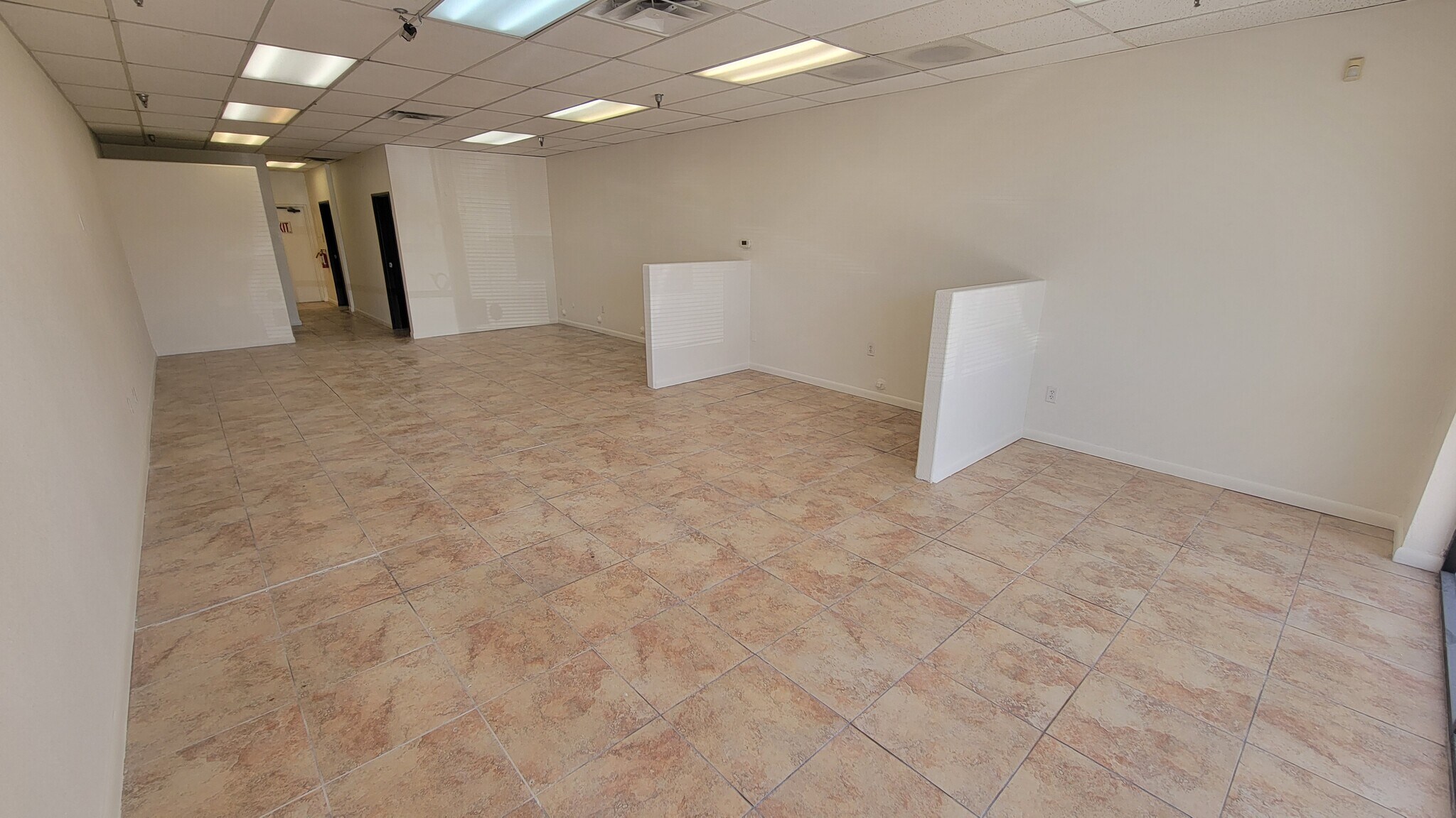 15610-15620 N 35th Ave, Phoenix, AZ à louer Photo intérieure– Image 1 sur 6