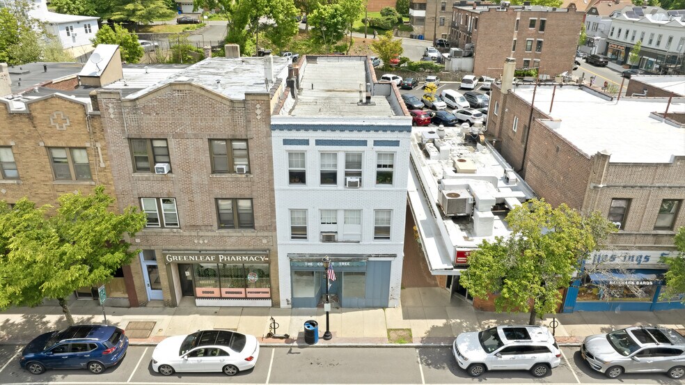 542 Warburton Ave, Hastings-on-Hudson, NY à vendre - Photo de l’immeuble – Image 2 sur 18