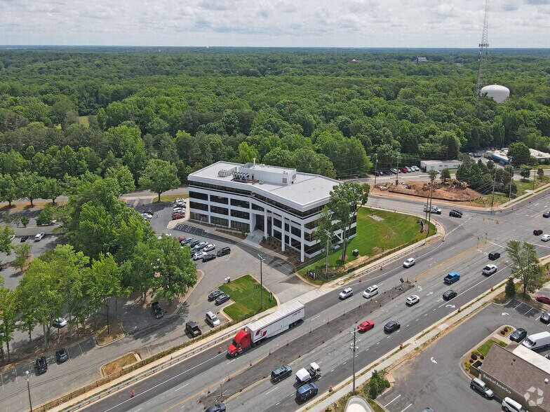 3300 Battleground Ave, Greensboro, NC à louer - Aérien – Image 2 sur 28