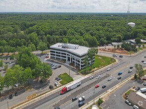 3300 Battleground Ave, Greensboro, NC - VUE AÉRIENNE  vue de carte - Image1