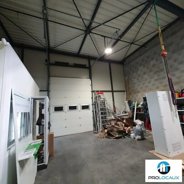 Local d’activités dans Voiron à louer - Photo de l’immeuble – Image 3 sur 7