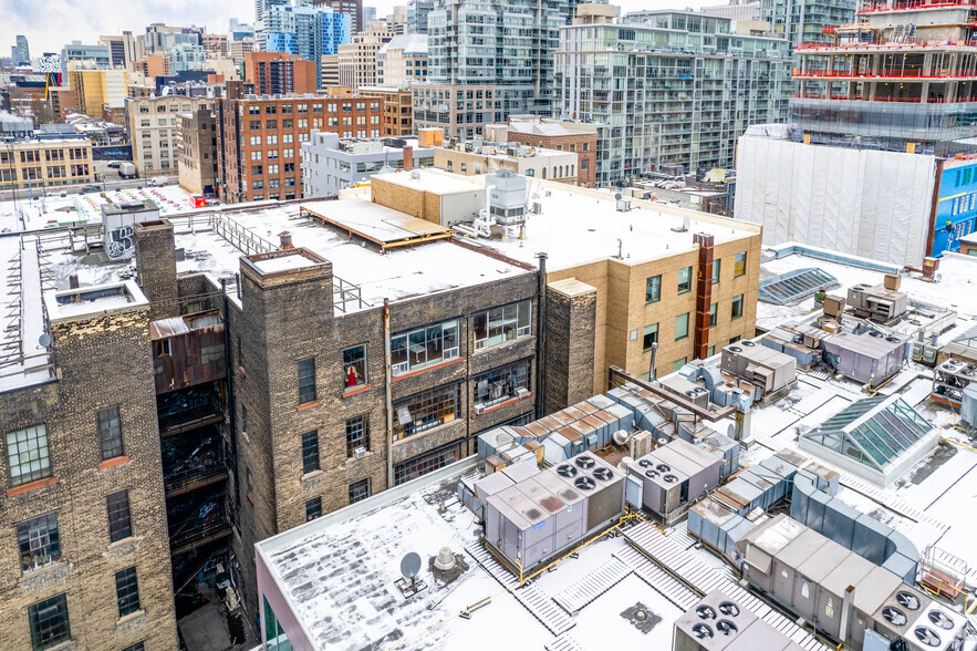 257 Adelaide St W, Toronto, ON à louer - Photo de l’immeuble – Image 3 sur 4