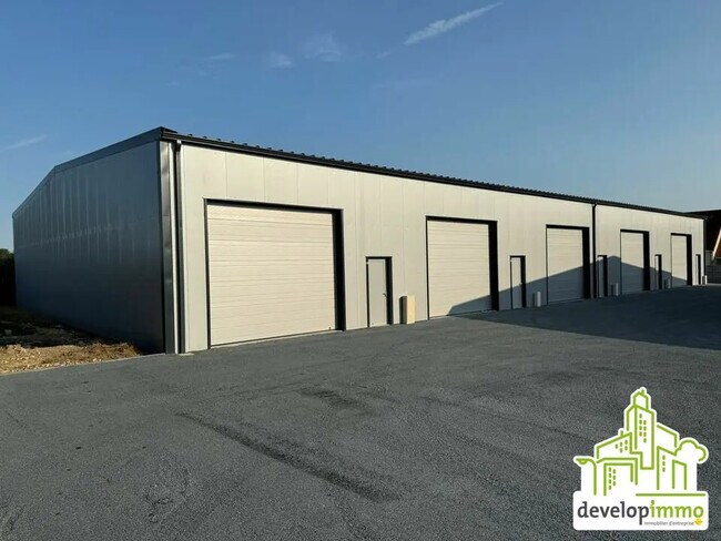 Plus de détails pour Local d'activités à louer