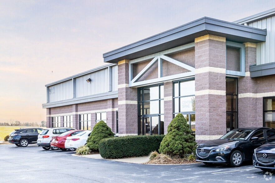 900 Airport Rd, West Chester, PA à vendre - Photo de l’immeuble – Image 2 sur 22