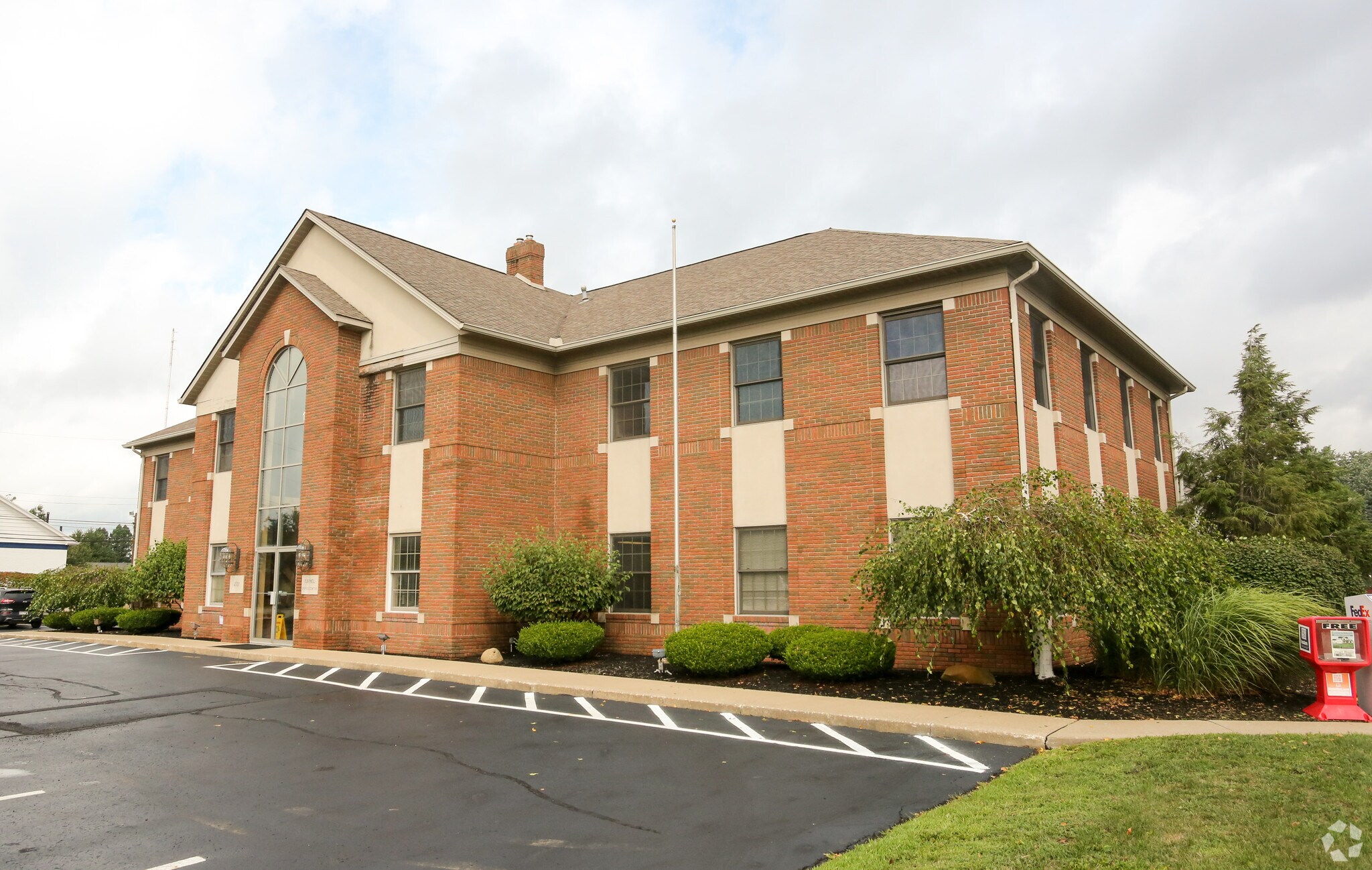 4463 Hills and Dales Rd NW, Canton, OH à vendre Photo principale– Image 1 sur 14