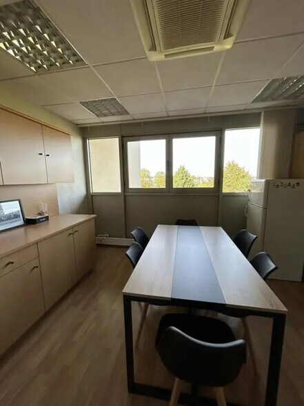 Bureau dans Yutz à louer - Photo de l’immeuble – Image 3 sur 27