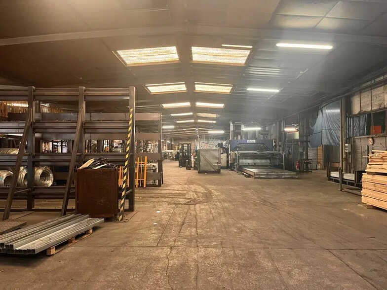 Local d’activités dans Brignoles à louer - Photo intérieure – Image 3 sur 3