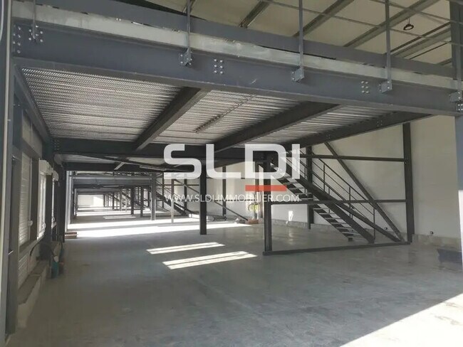 Plus de détails pour Local d'activités à louer