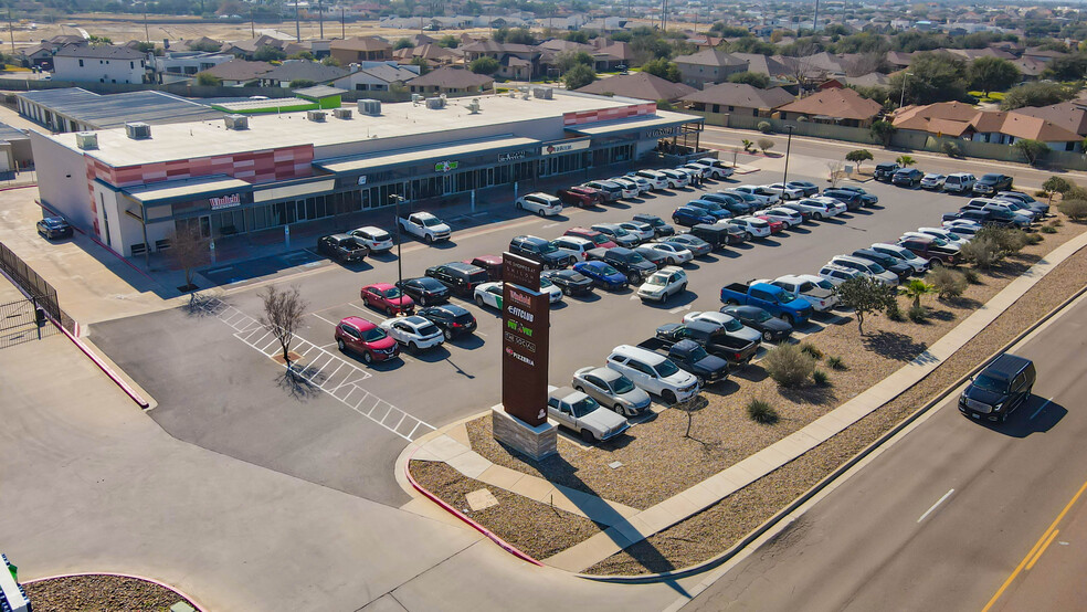 2101 Shiloh Dr, Laredo, TX à louer - Photo de l’immeuble – Image 2 sur 10