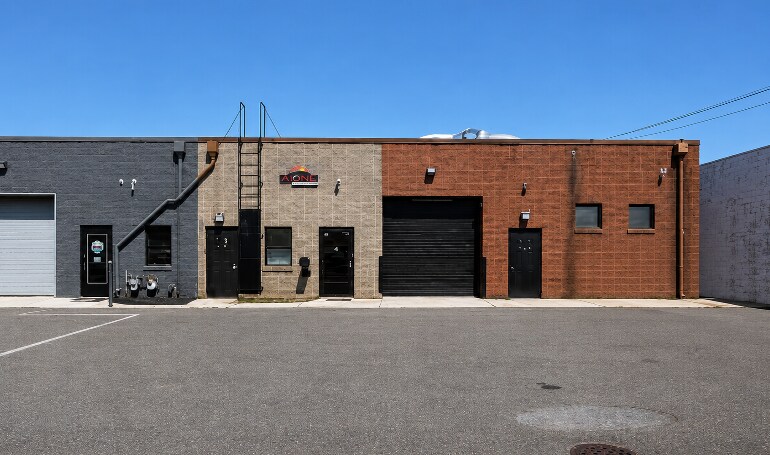 55 St Johns Pl, Freeport, NY à vendre - Photo de l’immeuble – Image 1 sur 6