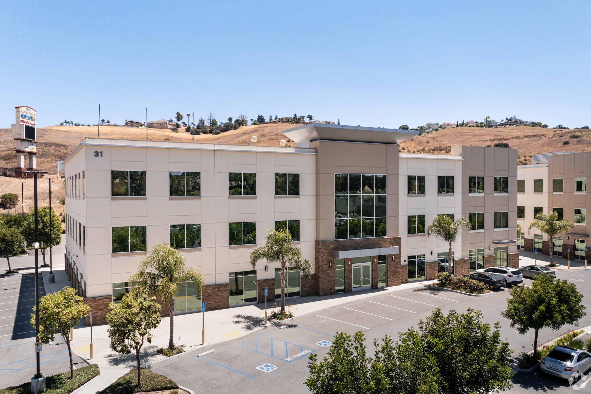 18-68 Rio Rancho Rd, Pomona, CA à louer Photo principale– Image 1 sur 17