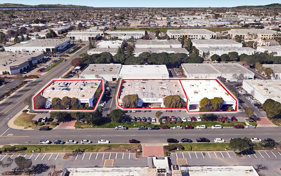 1200 Stellar Dr, Oxnard, CA à louer - Photo de l’immeuble – Image 1 sur 14
