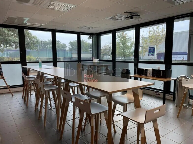 Bureau dans Gradignan à louer - Photo de l’immeuble – Image 2 sur 8